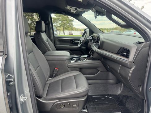 Used 2025 Chevrolet Tahoe Z71 w/ Comfort Package AWD/4WD image 17