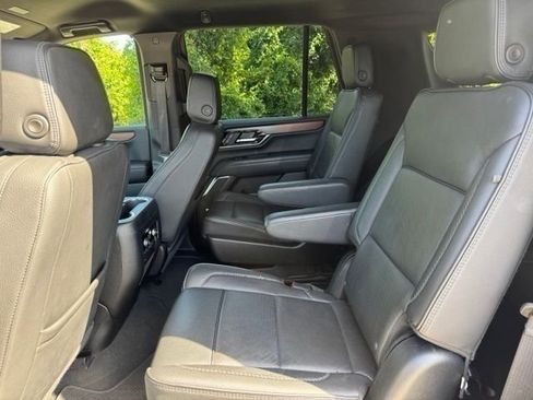 Used 2025 GMC Yukon Denali AWD/4WD image 13