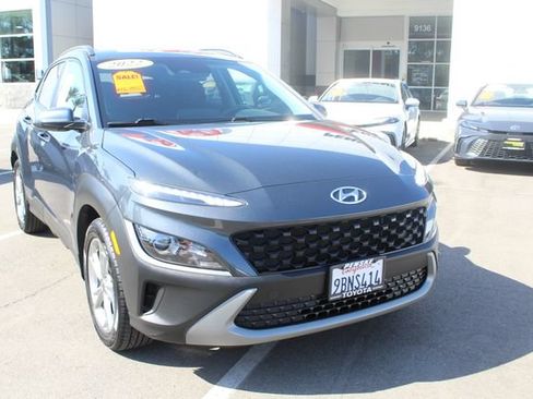 Used 2022 Hyundai Kona SEL w/ Cargo Package FWD image 3