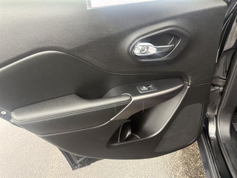 Used 2019 Jeep Cherokee Limited AWD/4WD image 41