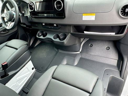 New 2025 Mercedes-Benz Sprinter 2500 image 24