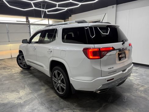 Used 2018 GMC Acadia Denali w/ Technology Package AWD/4WD image 3