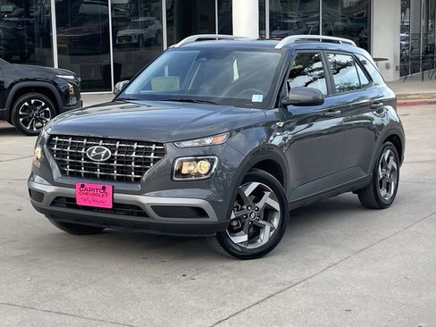 Used 2025 Hyundai Venue SEL image 9