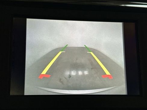 Used 2018 Chrysler Pacifica Touring Plus w/ Tire & Wheel Group image 13