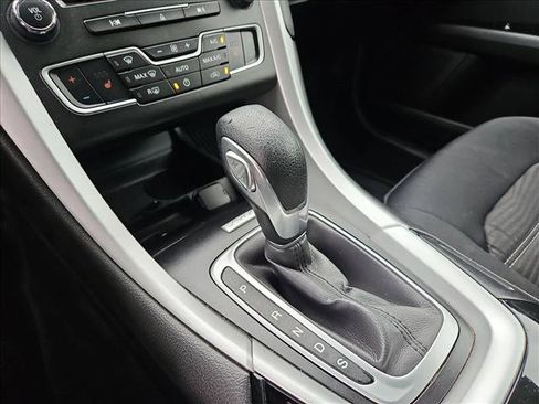 Used 2016 Ford Fusion SE FWD image 11
