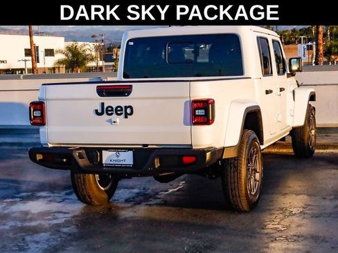 New 2025 Jeep Gladiator Sport image 9