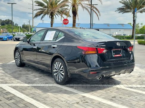 Used 2025 Nissan Altima 2.5 SV w/ SV Premium Package FWD image 3