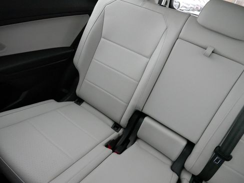 Certified 2021 Volkswagen Tiguan SE w/ Panoramic Sunroof Package image 12