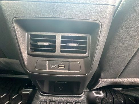 Used 2024 GMC Canyon Denali image 21