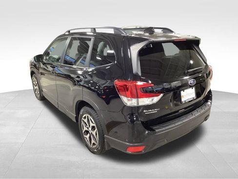 Used 2020 Subaru Forester Premium image 9