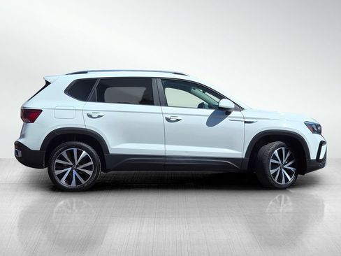 Used 2023 Volkswagen Taos SE FWD image 4