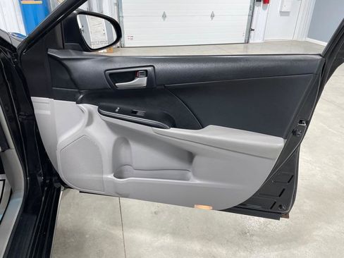 Used 2014 Toyota Camry LE FWD image 23