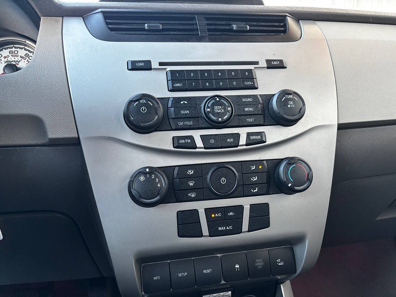 Used 2010 Ford Focus SE FWD image 30