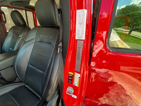 Used 2020 Jeep Wrangler Unlimited Sahara w/ Uconnect 4C Nav & Sound Group AWD/4WD image 39