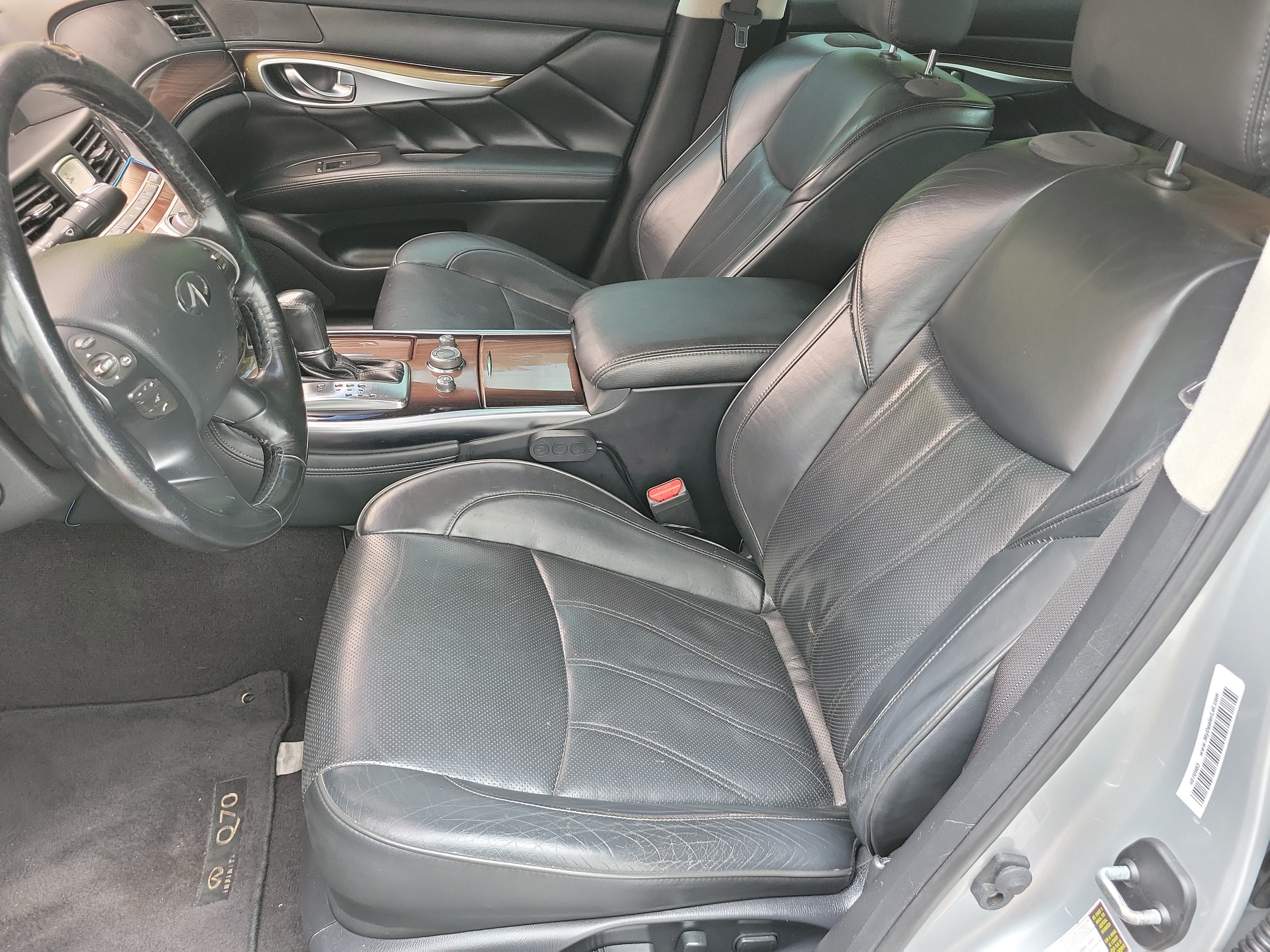 Used 2017 INFINITI Q70 L 3.7 w/ Deluxe Touring Package AWD/4WD image 8
