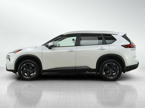 Used 2024 Nissan Rogue SV w/ SV Premium Package image 2