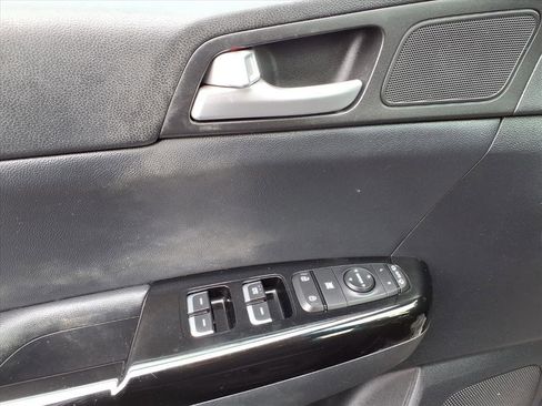 Used 2018 Kia Sportage EX image 19