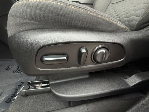 Used 2020 Chevrolet Equinox LT FWD image 24
