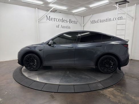 Used 2023 Tesla Model Y 2WD image 4