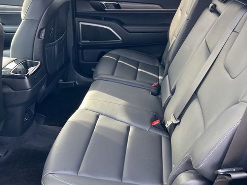 Used 2022 Kia Telluride EX image 10