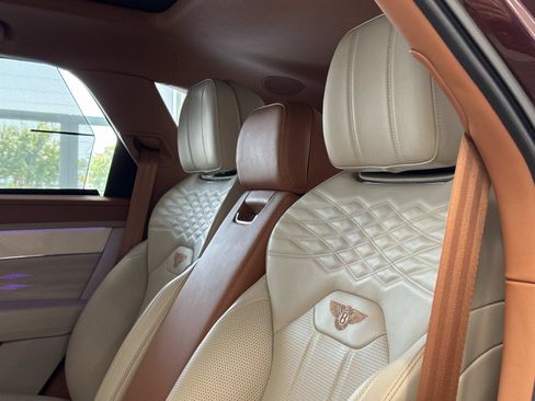Used 2023 Bentley Bentayga Extended Wheelbase AWD/4WD image 6