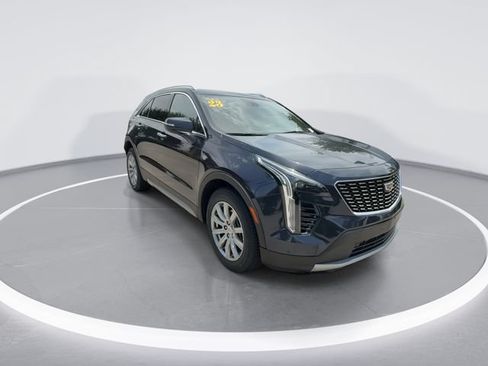 Used 2023 Cadillac XT4 Premium Luxury FWD image 2