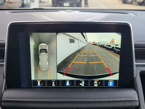 Used 2024 Chevrolet Tahoe Z71 w/ Luxury Package image 15