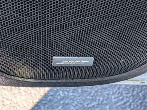 Used 2023 GMC Acadia SLT image 15