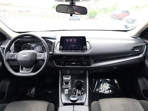 Used 2025 Nissan Rogue SV image 14