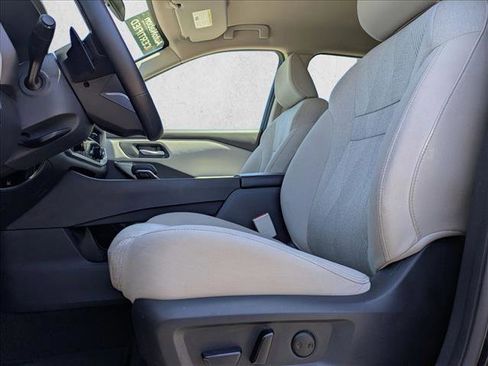 Used 2025 Nissan Rogue SV FWD image 15