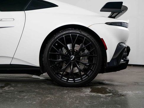Used 2022 Aston Martin V8 Vantage Coupe image 13