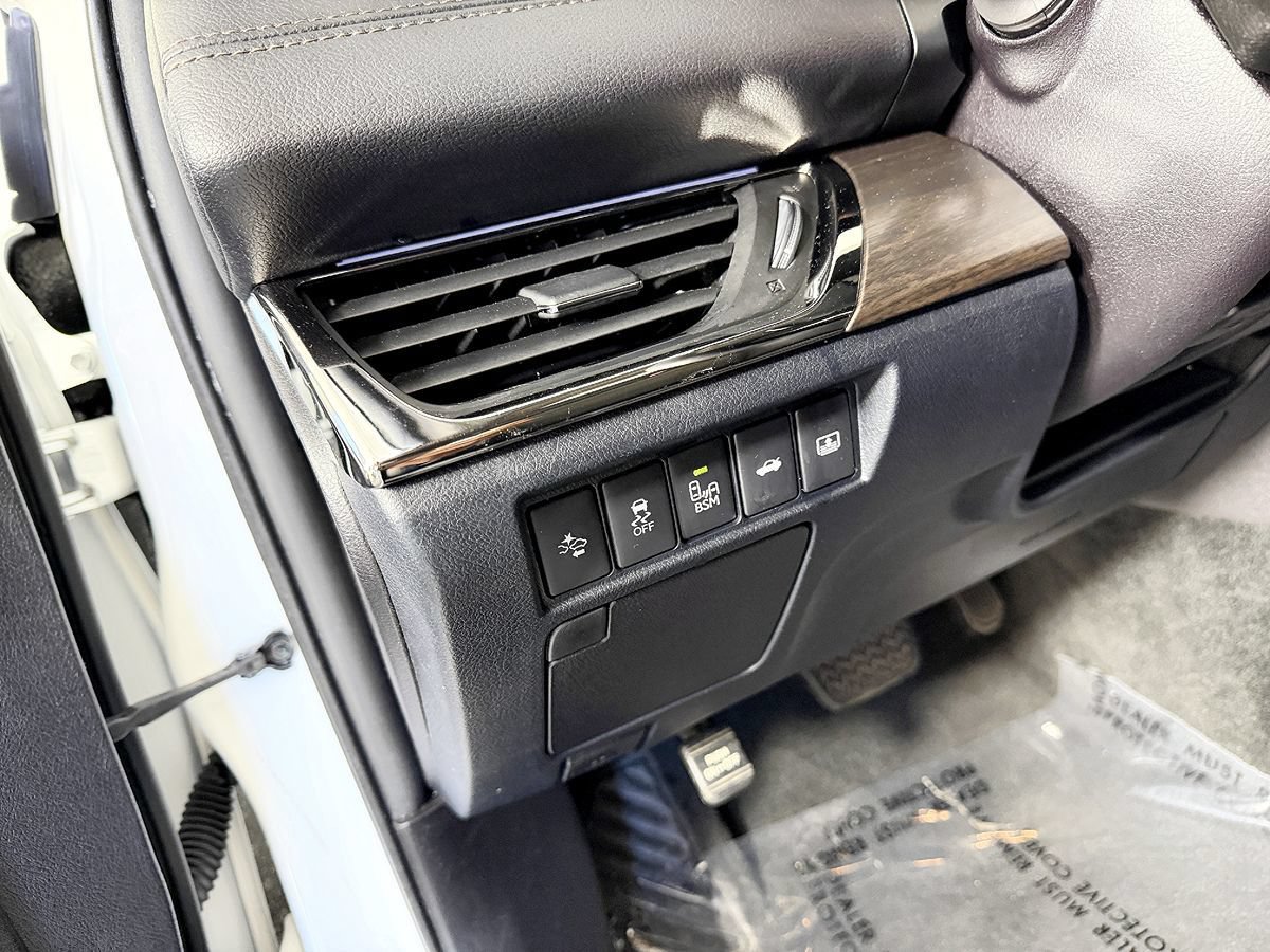 Used 2016 Toyota Avalon Limited FWD image 30