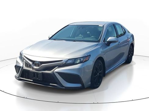 Used 2024 Toyota Camry SE FWD image 2