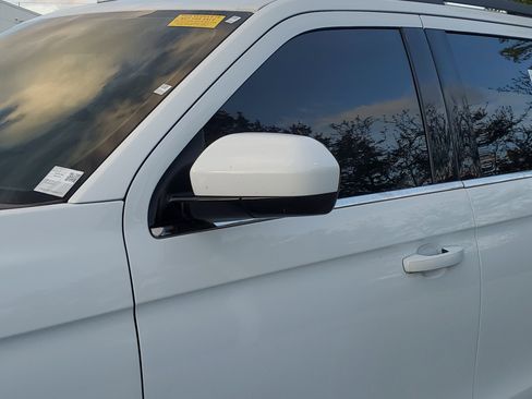 Used 2019 Ford Expedition XLT image 10