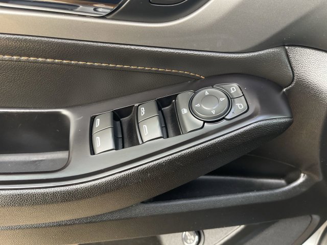 Used 2020 Chevrolet Traverse LT w/ LPO, Blackout Package AWD/4WD image 23