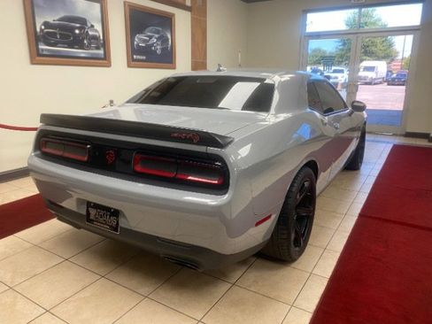 Used 2021 Dodge Challenger SRT Hellcat image 3