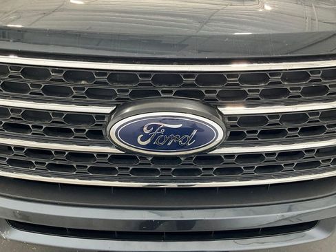 Used 2022 Ford Explorer XLT image 27