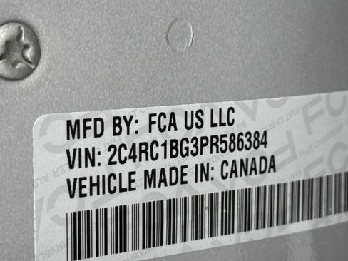 Used 2023 Chrysler Pacifica Touring-L image 32