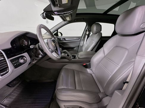 Used 2023 Porsche Cayenne Platinum Edition AWD/4WD image 23