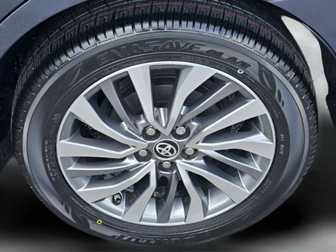 Certified 2018 Toyota Corolla XLE FWD image 31