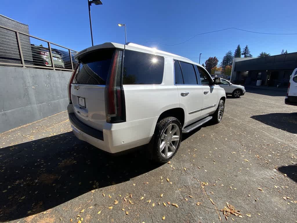 Used 2019 Cadillac Escalade Premium Luxury AWD/4WD image 6