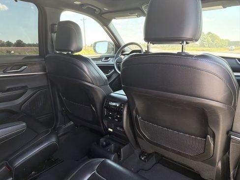 Used 2024 Jeep Grand Cherokee L Limited w/ Luxury Tech Group II image 18