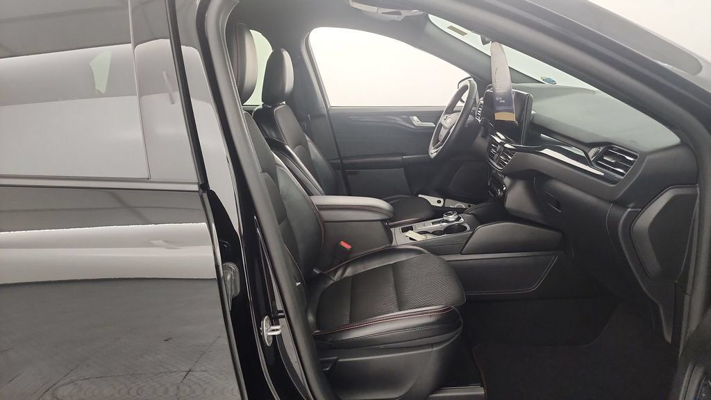 Used 2024 Ford Escape ST-Line w/ Tech Pack #1 AWD/4WD image 30