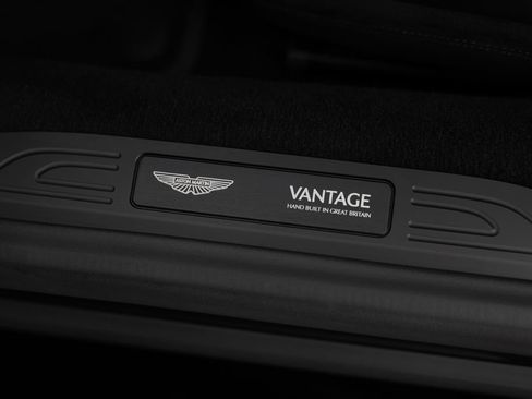 Used 2025 Aston Martin V8 Vantage Coupe image 36