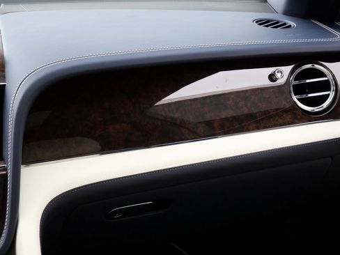 New 2025 Bentley Bentayga Extended Wheelbase image 23