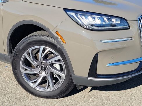 Used 2025 Lincoln Corsair FWD w/ Equipment Group 101A image 9