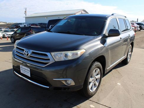 Used 2011 Toyota Highlander SE image 2