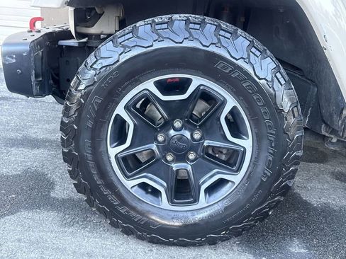 Used 2016 Jeep Wrangler Unlimited Rubicon image 12