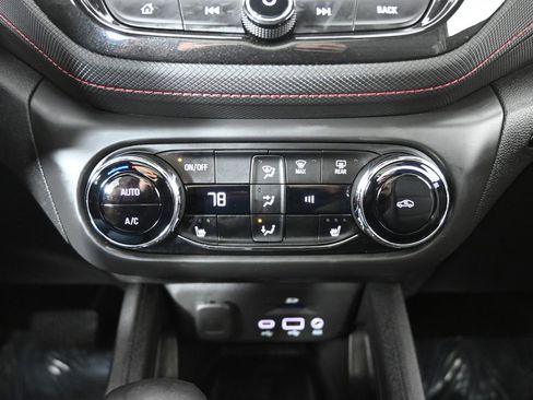 Used 2021 Chevrolet TrailBlazer RS w/ Sun and Liftgate Package AWD/4WD image 28