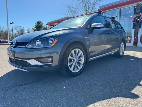 Used 2017 Volkswagen Golf Alltrack SE AWD/4WD image 1